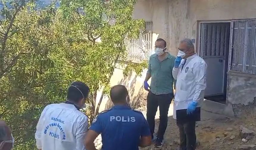 Kendisinden haber alınamayan emekli öğretmen evinde ölü bulundu