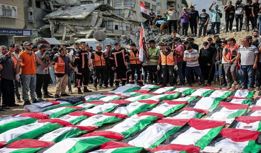 Gazze'de enkazdan çıkarılan 105 şehidin cenaze töreni düzenlendi