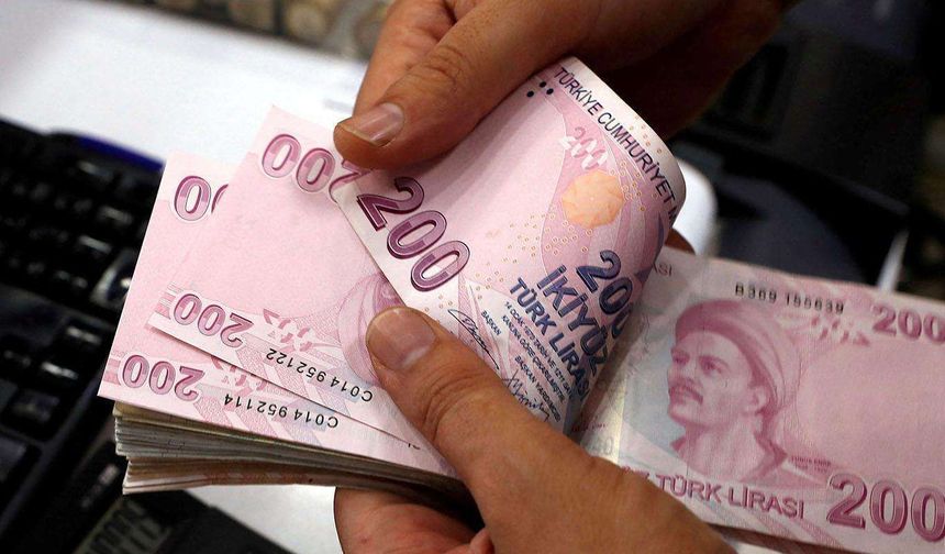 Yaşlı ve engelli aylıkları hesaplara yatırılmaya başlandı