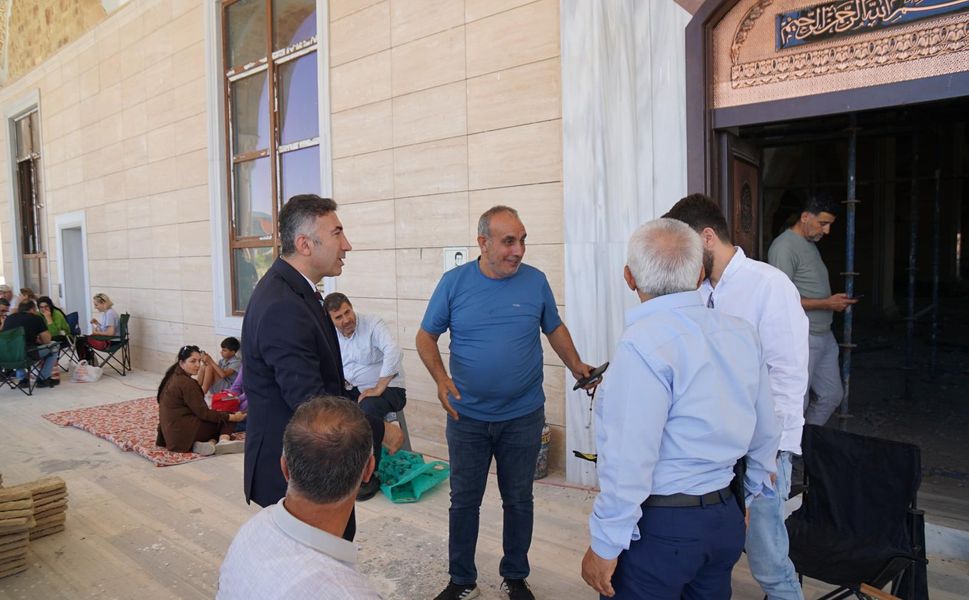 Rektör Demir'den YKS Günü Velilere Moral Ziyareti