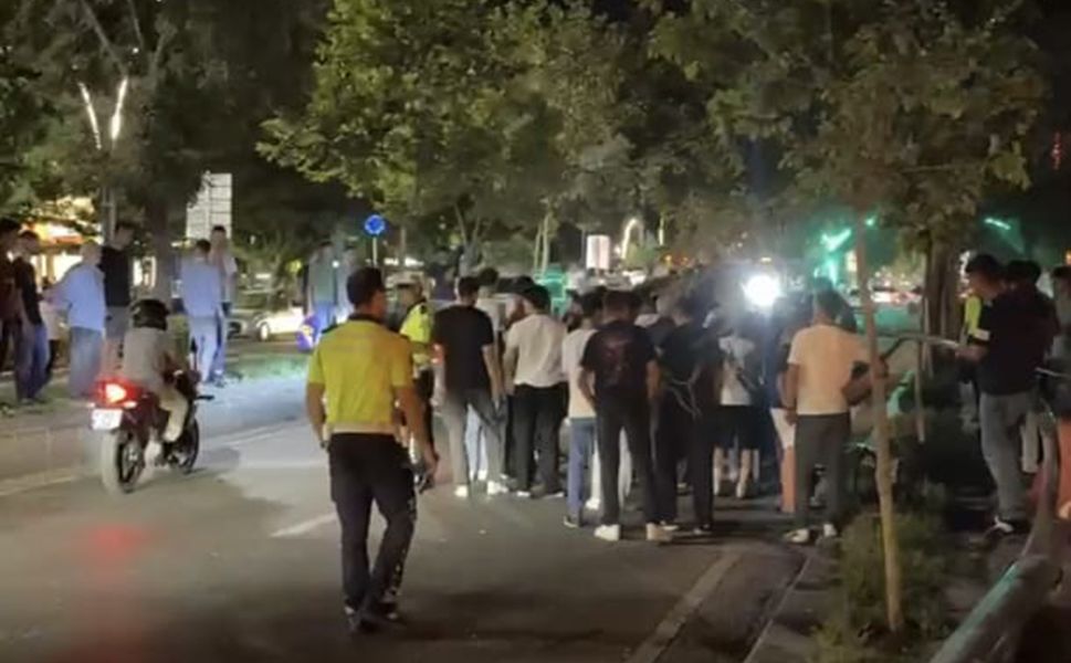 Batman'da otomobil aydınlatma direğine çarptı: 1 yaralı