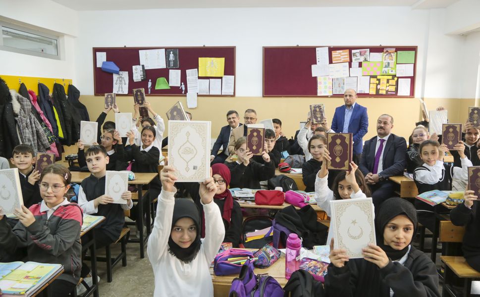 TDV, Kur’an-ı Kerim dersini tercih eden öğrencilere Kur’an-ı Kerim ve dini eğitim kitapları ulaştıracak