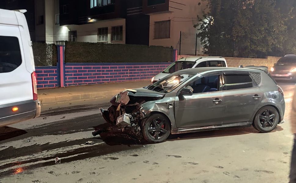 Dostlar Caddesi’nde Maddi Hasarlı Kaza