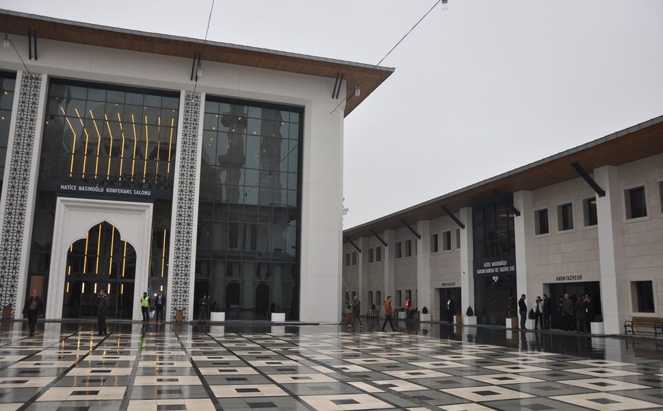 Batman Halkı Külliyede Konser Israrına Tepkili