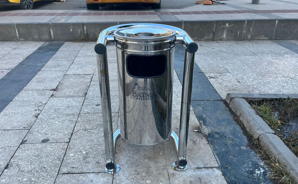 Gülistan Caddesi’ne Yeni Çöp Kutuları Yerleştirildi