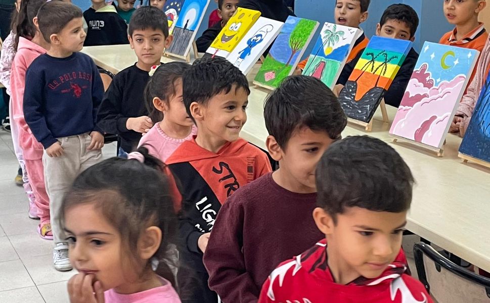 Minik Ressamlar Sergi Açtı