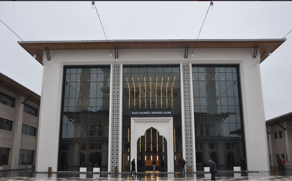 Külliyede Konser Israrı Gönülleri Yaralıyor