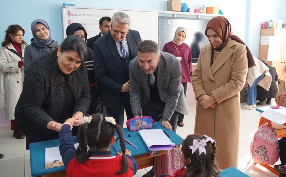 Üniversite Öğrencilerinden Minik Kalplere Anlamlı Dokunuş