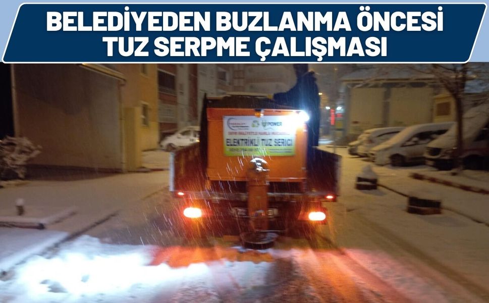 Belediyeden Buzlanma Öncesi Tuz Serpme Çalışması