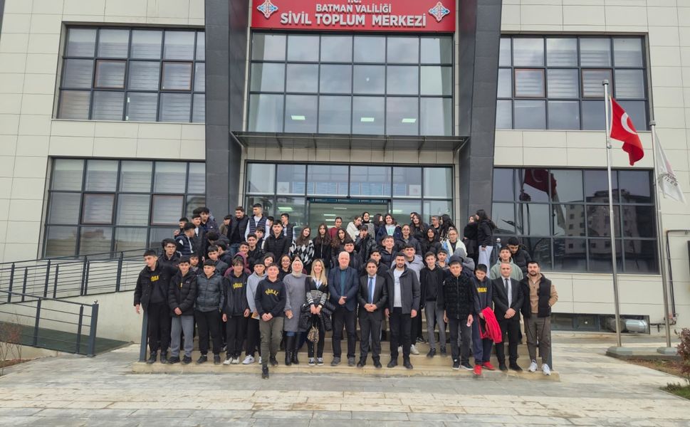 Batman Sivil Toplum Merkezi’nde Lise Öğrencilerine Bağımlılık Semineri