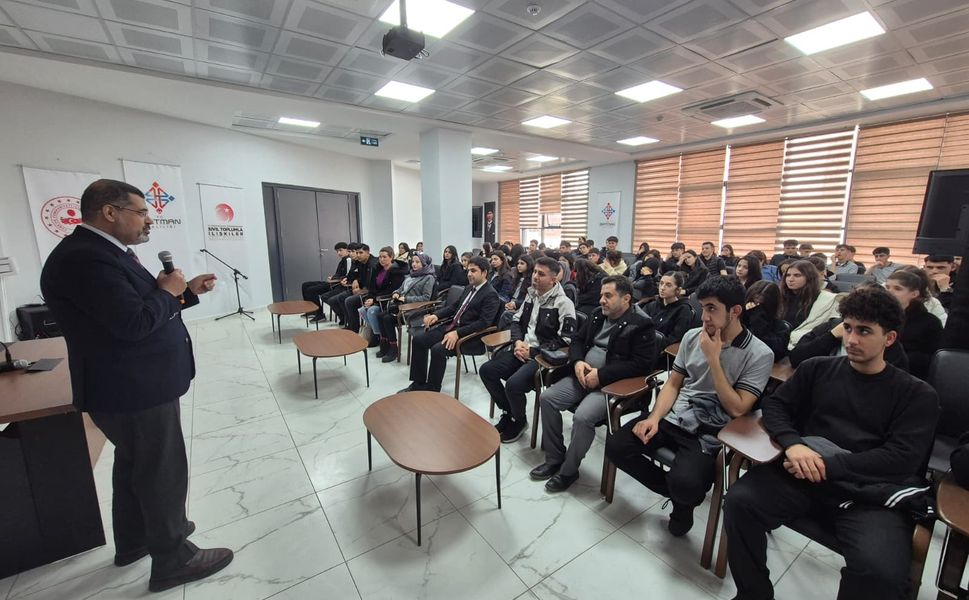 Batman'da Lise Öğrencilerine Değerler Eğitimi Semineri Verildi