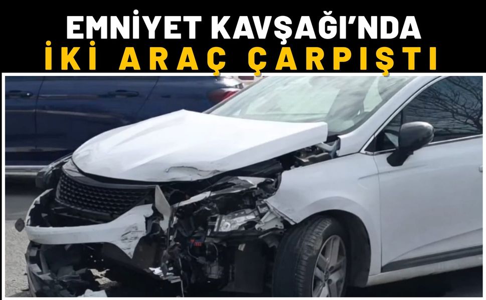 Emniyet Kavşağı’nda İki Araç Çarpıştı
