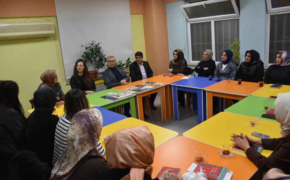 Müdür Ciğer, Velilerin Kitap Okuma Grubunu Ziyaret Etti