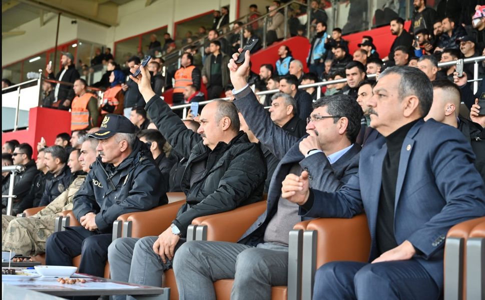 Vali Canalp’ten Petrolspor’a Tebrik ve Sağduyu Çağrısı