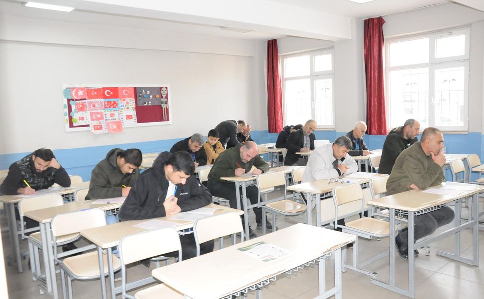 Batman’da Siyer Yarışması Başladı: 13 Bin Kişi Aynı Anda Kalem Başına Geçti