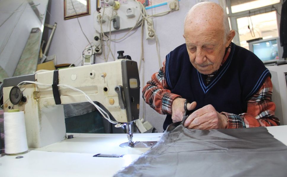 81 yaşındaki terzi mesleğinin sırrını anlattı: Emek ve sabır