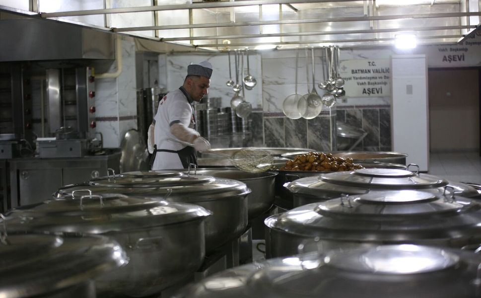 Batman Aşeviyle Her Gün 2 Bin 542 Kişiye Sıcak İftar