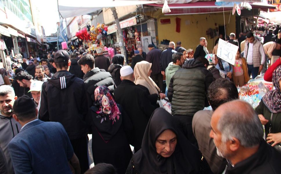 Batman'da çarşı ve pazarlarda bayram bereketi ve yoğunluğu yaşanıyor