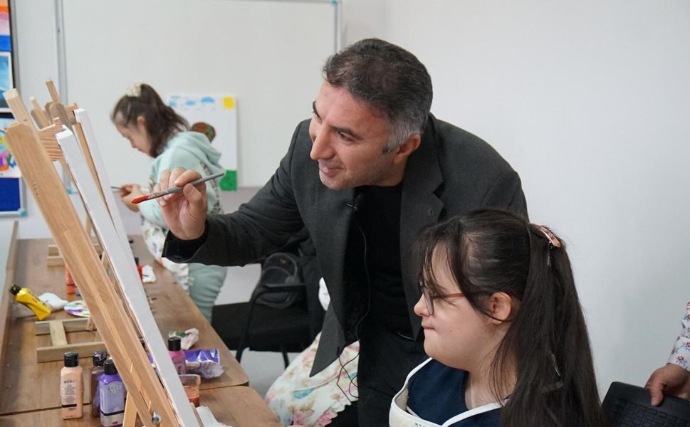 Down Sendromlu Çocuklar Sanatla Buluştu