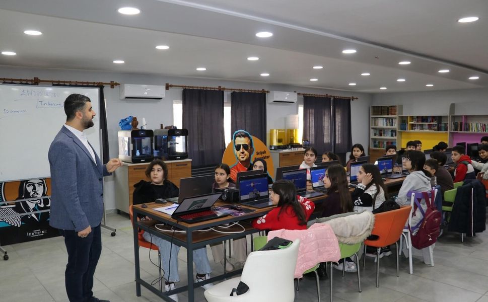 TÜGVA Batman İcathane’de 200 Öğrenci Geleceğin Teknolojisini Öğreniyor