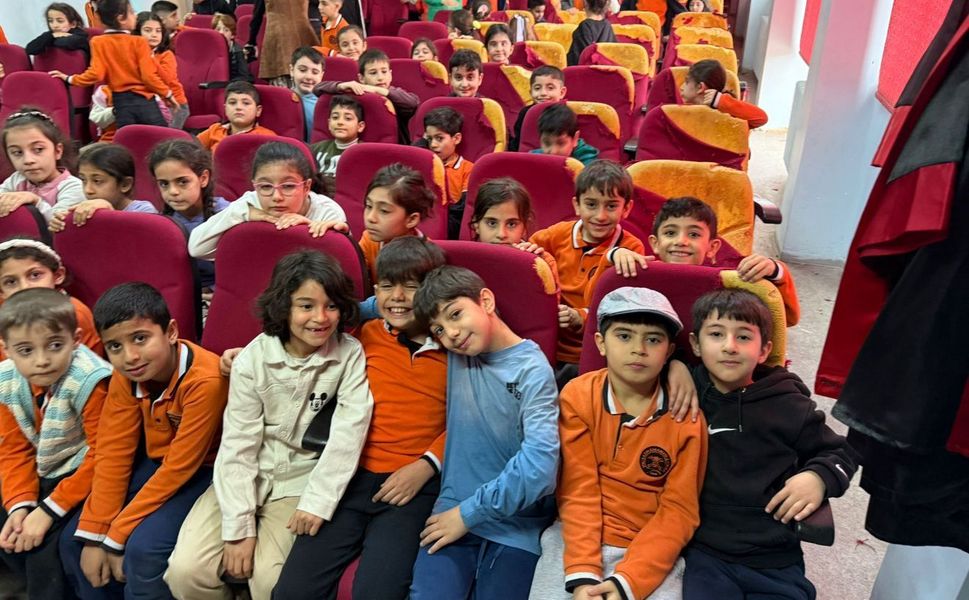 Kukla Gösterisi ve İlahiler Minikleri Coşturdu