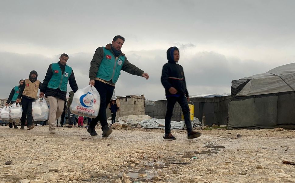 Suriye’de Çadırlara Ramazan Bereketi: 30 Ton Kömür ve 3 Bin Kişiye Gıda Desteği