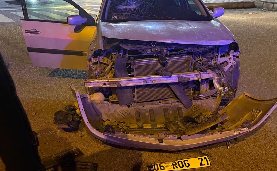 Eski Tekel Kavşağı’nda Maddi Hasarlı Trafik Kazası