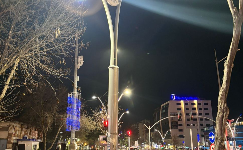 AYDINLATMA DİREKLERİ BAKIM VE ONARIMDAN GEÇİYOR