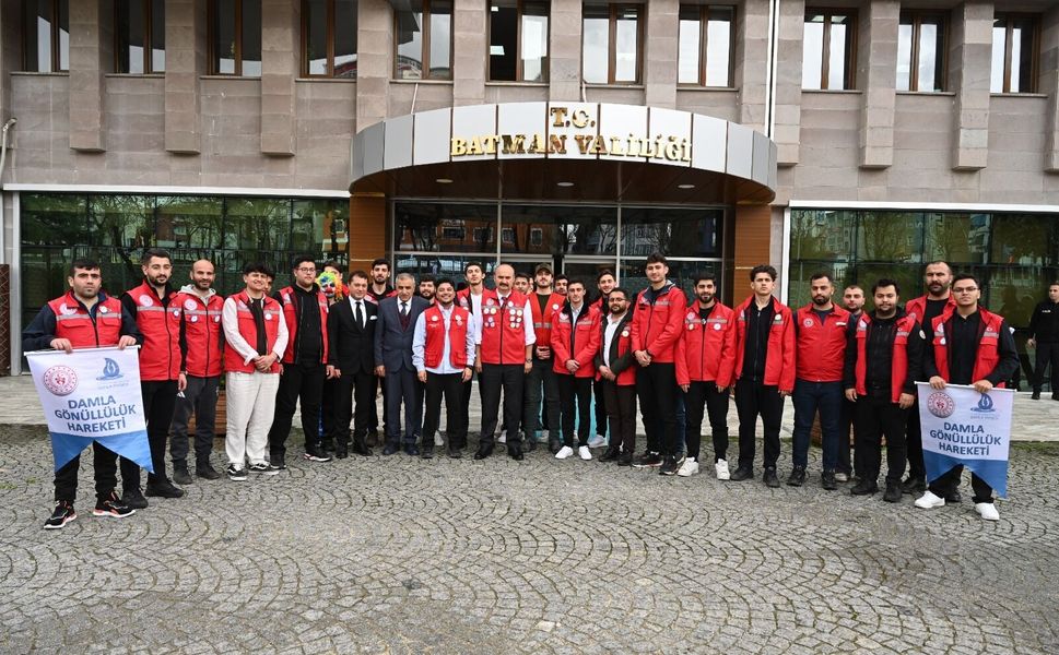 Batman’da Gönüllülük Buluşması: Vali Ekrem Canalp Damla Gönüllülerini Ağırladı
