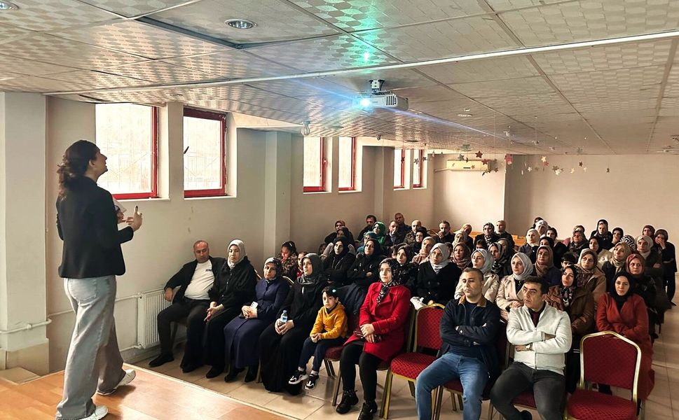"Başarı Evde Başlar" Batman’da Velilere Yönelik İletişim Eğitimi
