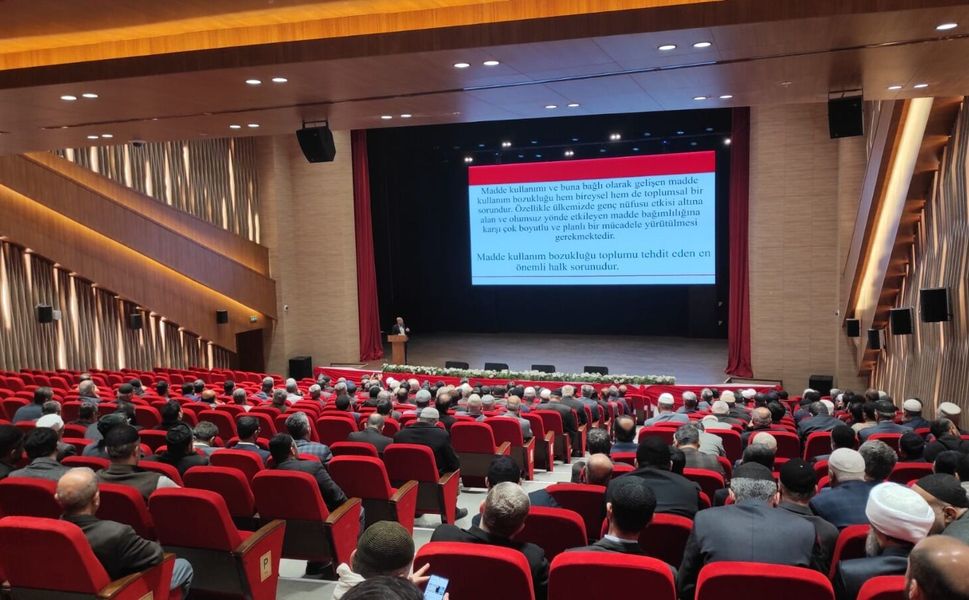 Batman İl Müftülüğü’nden Personeline "Bağımlılıkla Mücadele" Semineri