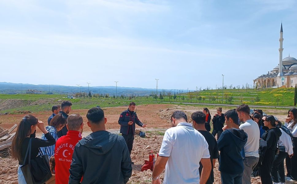 Batman Üniversitesi Öğrencilerine Yangın Güvenliği Eğitimi