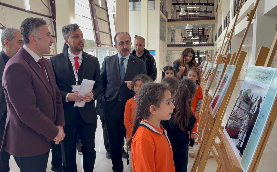 Batman Üniversitesi’nde Anlamlı Sergi: “İstiklalden İstikbale”
