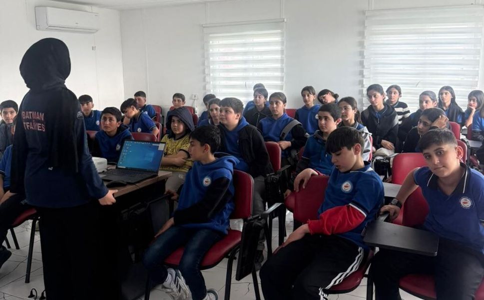 Geleceğin Bilinçli Bireyleri Yetişiyor: İtfaiye’den Öğrencilere Hayat Kurtaran Eğitim