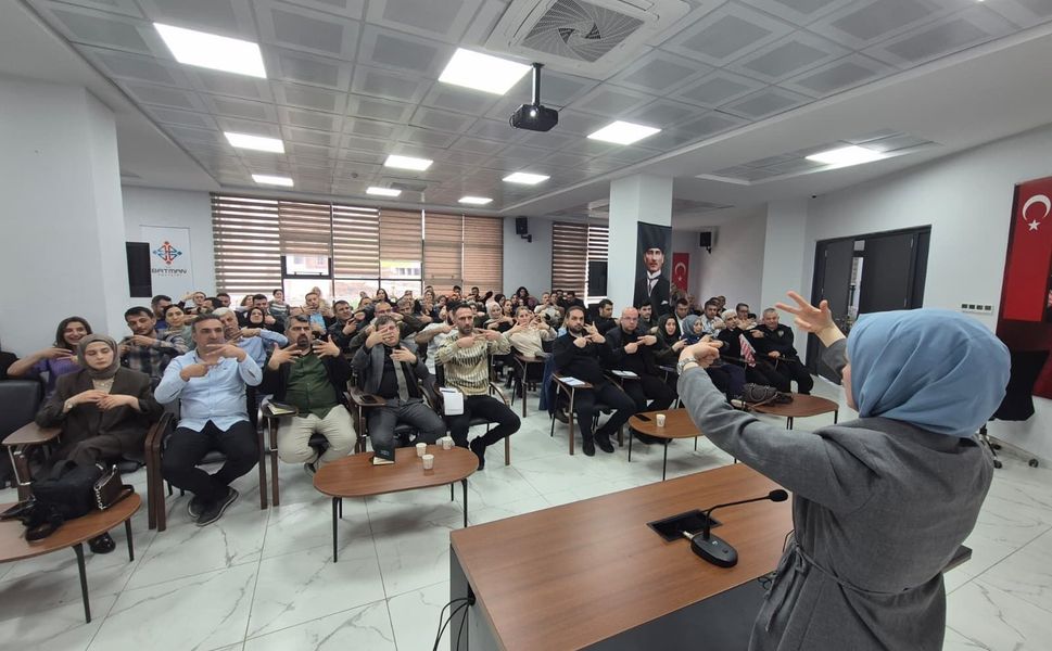 Kamu Çalışanlarına Temel İşaret Dili Eğitimi
