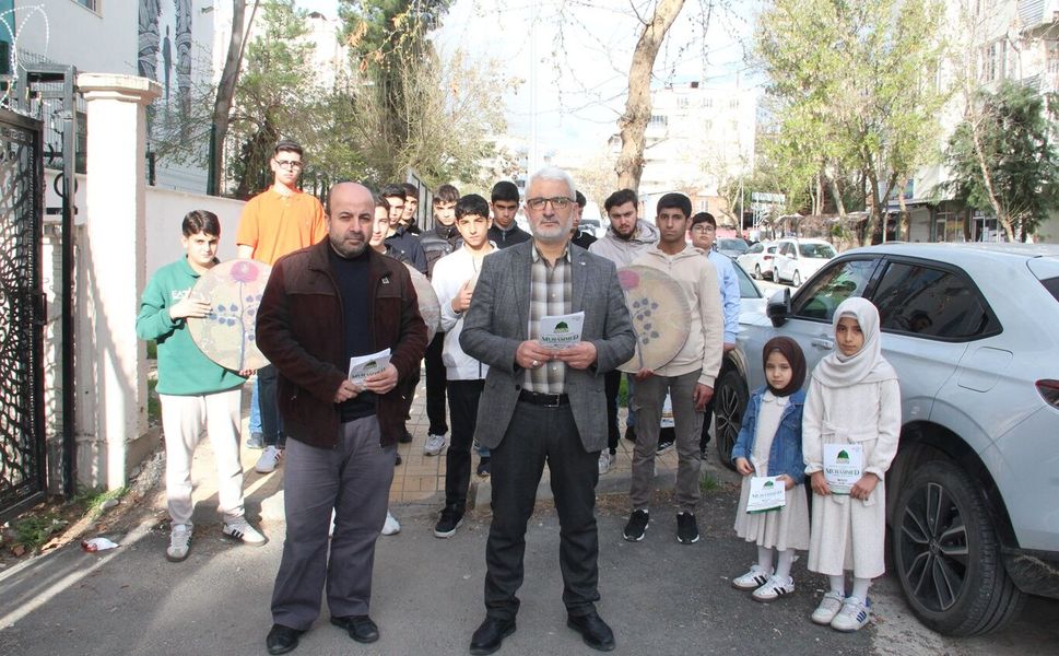 Mevlid'i Nebi etkinliği öncesi Batman'da davet broşürleri kapı kapı dağıtılıyor