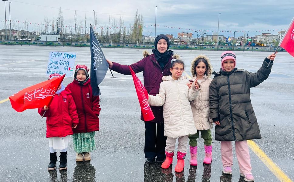 Yağmura Aldırmadan Etkinlik Vaktinden Çok Önce Alana Gelen Minikler Duygulandırdı