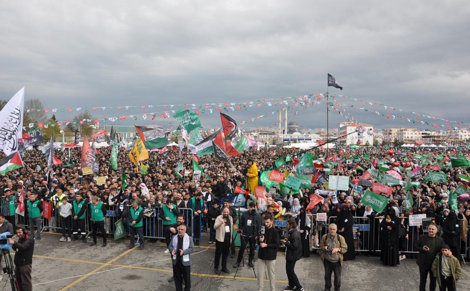 Yürekler Peygamber Sevdasıyla Coştu