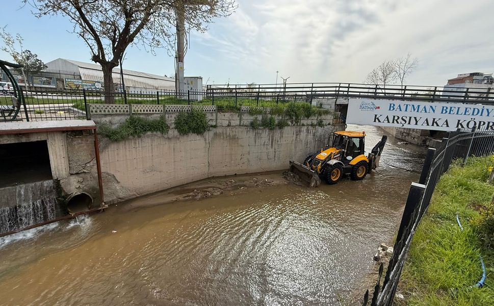 İluh Deresinde Temizlik Çalışması