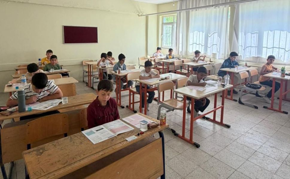 Batman Gazi Hafızlık Proje Ortaokuluna Yoğun İlgi: Yüzlerce Öğrenci Gelecek İçin Ter Döktü