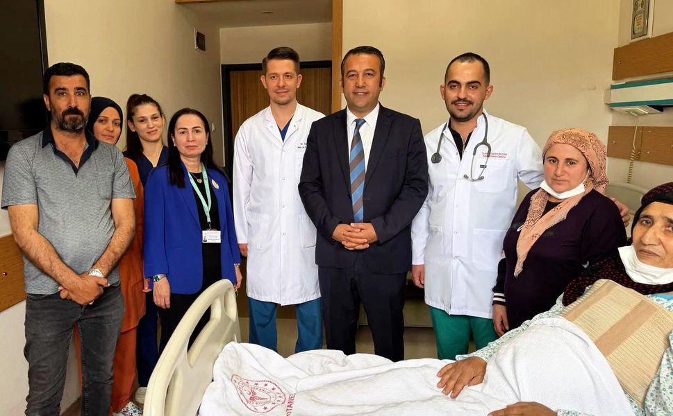 Batman’da 71 Yaşındaki Hastaya Biyolojik Aort Kapak Replasmanı Yapıldı