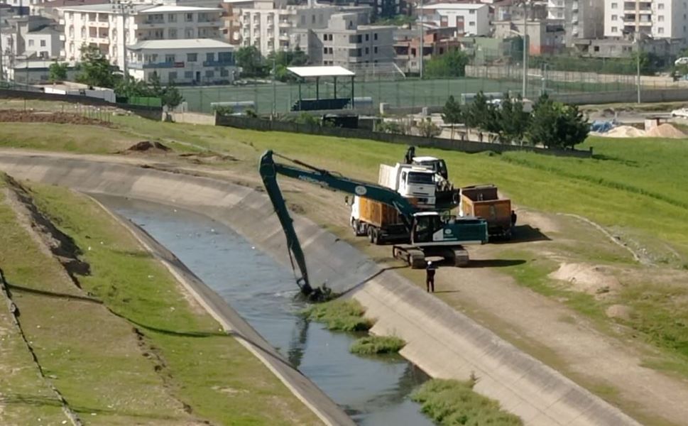 Batman’da Kanal Temizliği: 10 Kilometrelik Hat Atıklardan Arındırılıyor