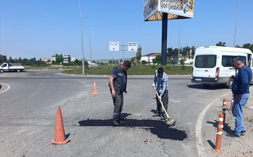Ekipler, Bayramın Üçüncü Gününde Asfalt ve Temizlik Çalışmalarını Sürdürdü