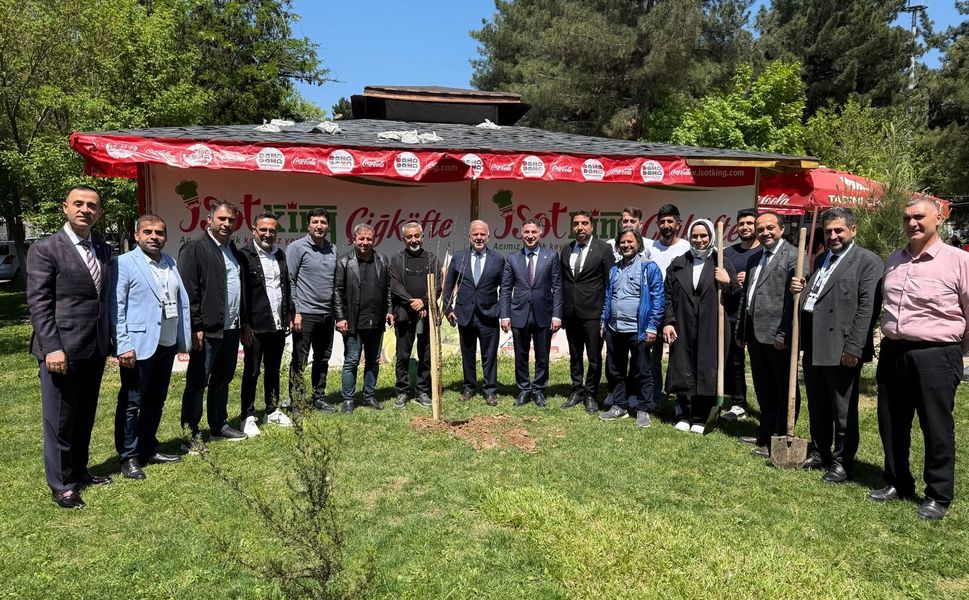 Bilişim Festivali Konuklarından Fidan Dikim Etkinliği