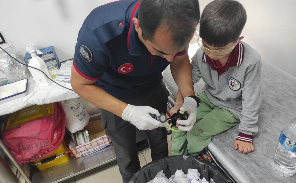 Batman’da Öğrencinin Parmağı Su Matarası Kapağına Sıkıştı: İtfaiye Ekipleri Yardıma Koştu