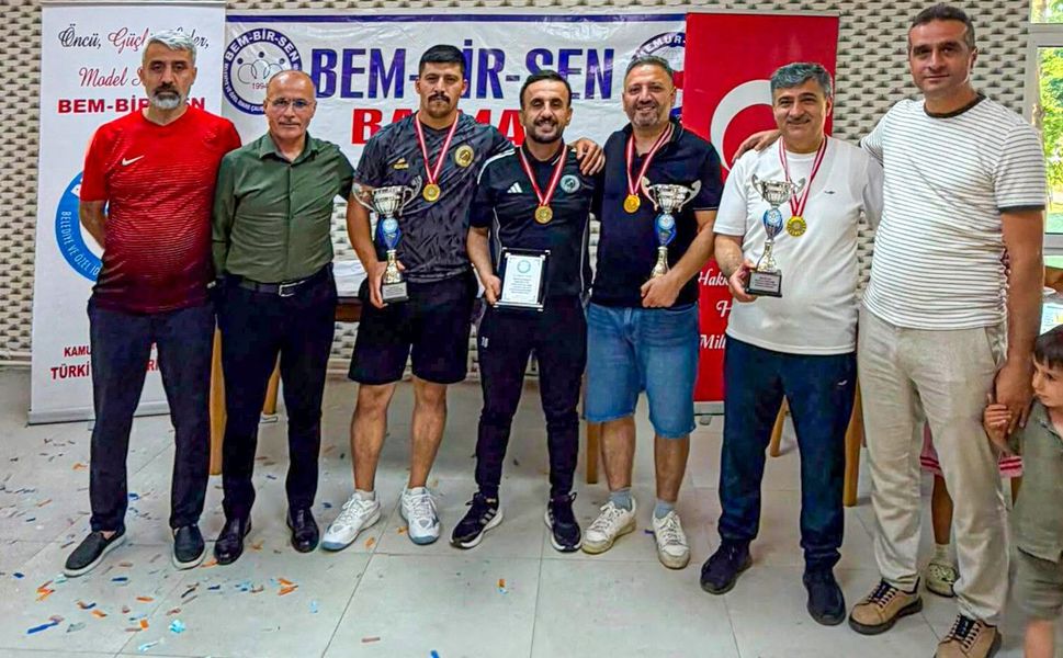 Raketler Dostluk İçin Sallandı