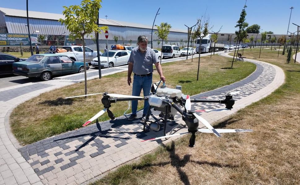 Batman Belediyesi Yaz Boyunca Haşerelere Karşı Drone Destekli İlaçlama Yapacak