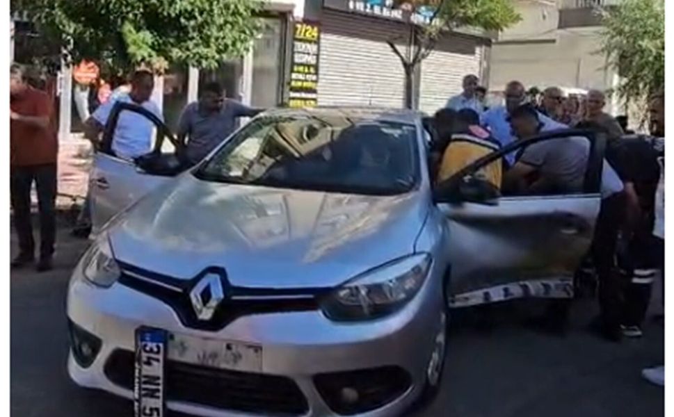Batman'da trafik kazası: Araçtasıkışan sürücü ekiplerce kurtarıldı
