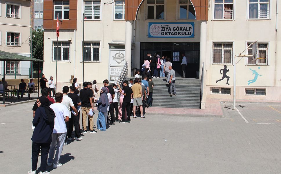 Batman'da YKS heyecanı: 46 bin aday üniversite hayali için ter dökecek
