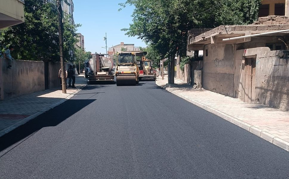 Batman’da Yol ve Asfalt Çalışmaları Sürüyor
